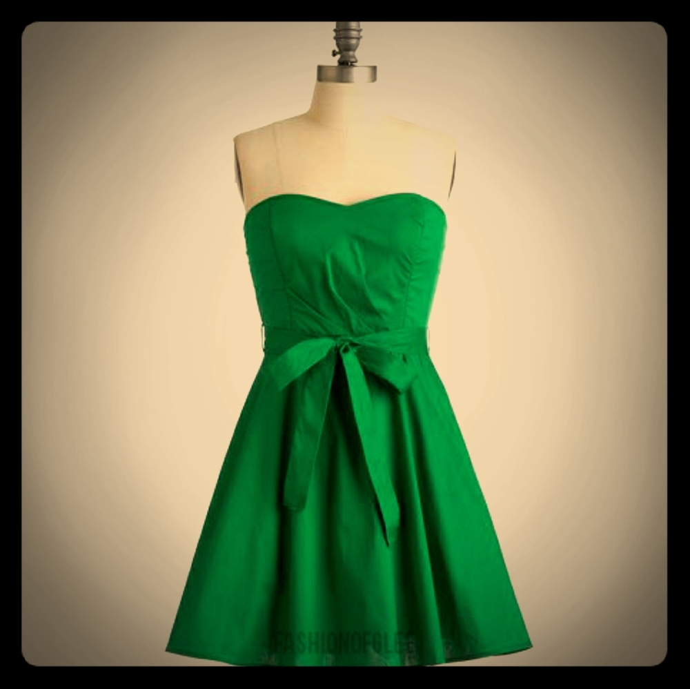 Kelly Green Strapless Dress
